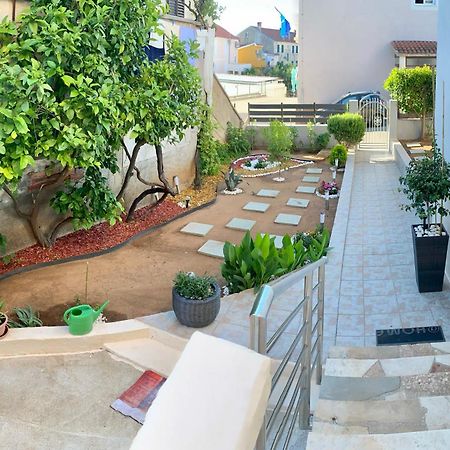 Lumar Holidays And Apartments Preko Bagian luar foto