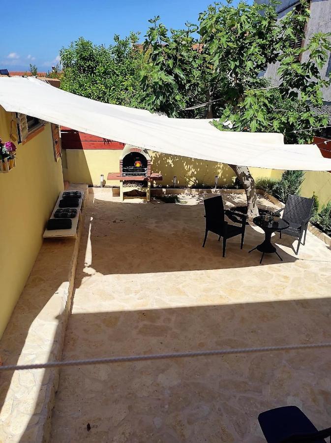 Lumar Holidays And Apartments Preko Bagian luar foto