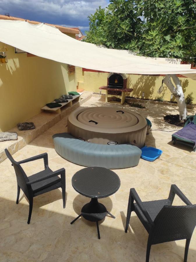 Lumar Holidays And Apartments Preko Bagian luar foto