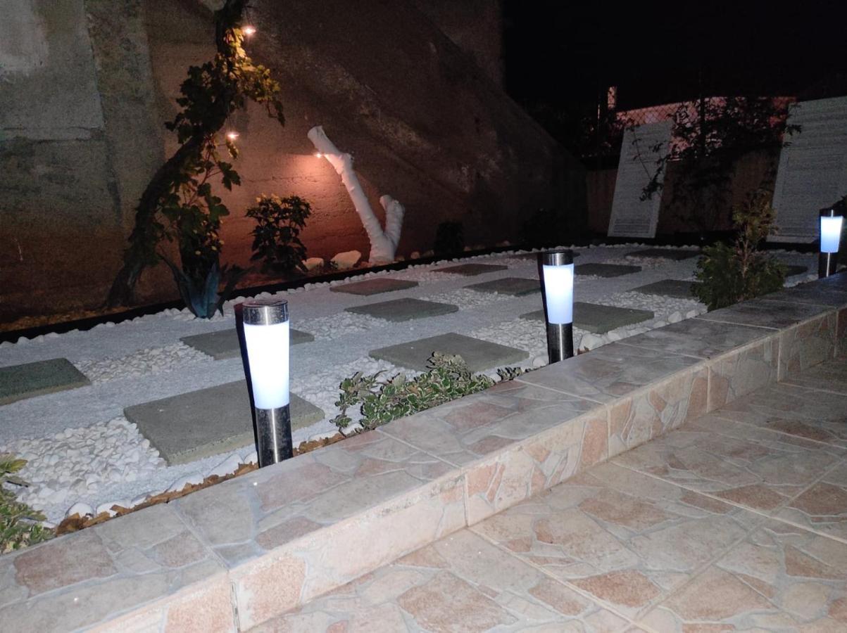 Lumar Holidays And Apartments Preko Bagian luar foto