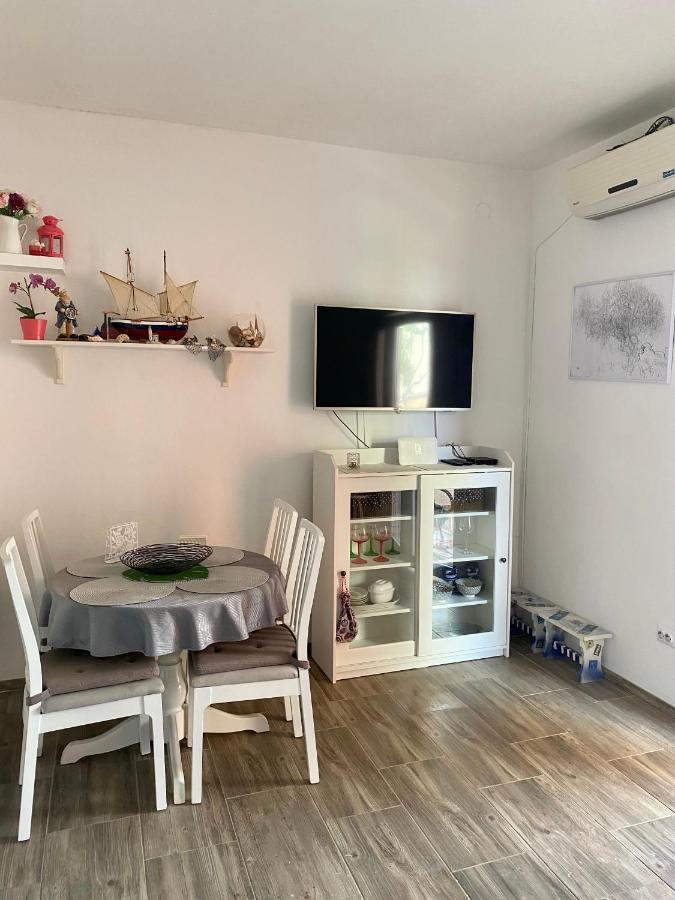 Lumar Holidays And Apartments Preko Bagian luar foto