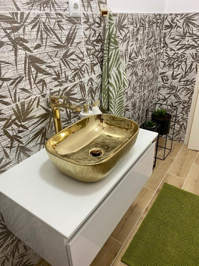 Lumar Holidays And Apartments Preko Bagian luar foto