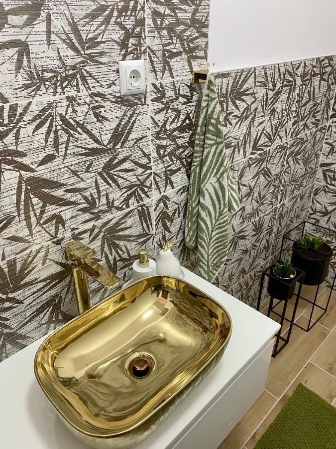 Lumar Holidays And Apartments Preko Bagian luar foto